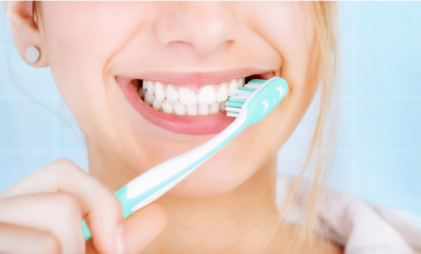 Cách chăm sóc răng miệng để giữ cho răng sứ luôn trắng