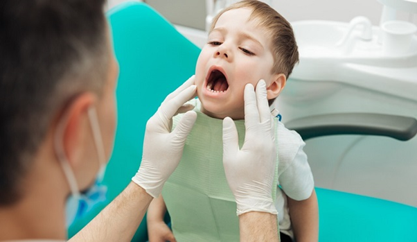 Cách chăm sóc răng miệng cho bé theo từng độ tuổi